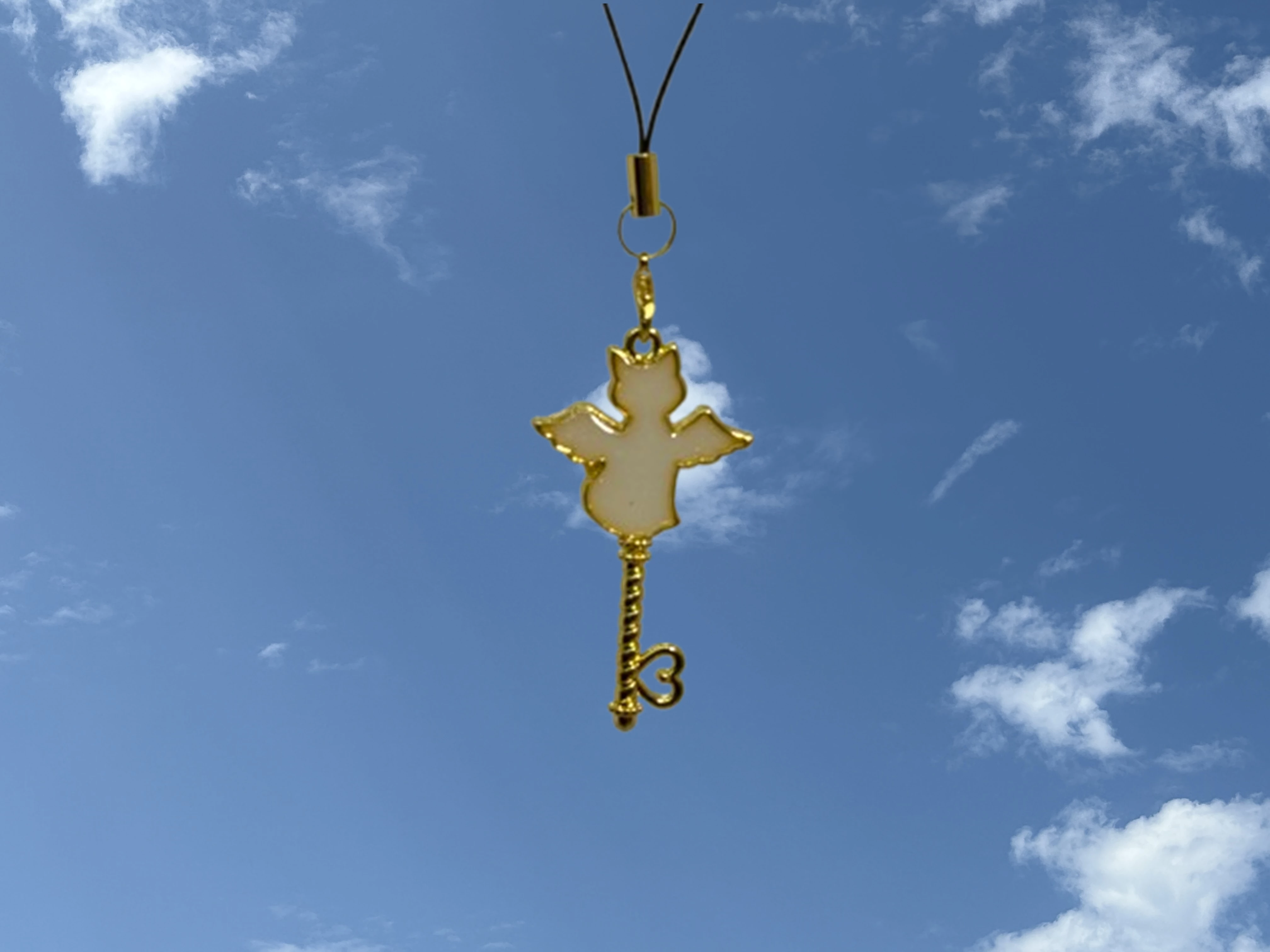 幻想的な輝きが魅力のレジンアクセサリー
